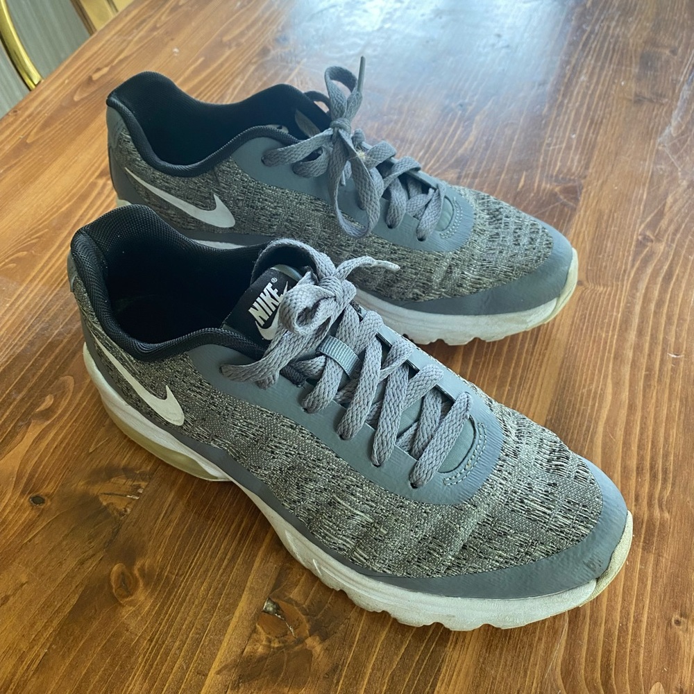 Nike Women's Air Max Invigor Wvn Running Shoe Style 917554-001 made in 2017